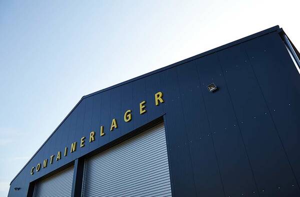 Container-Lagerhalle